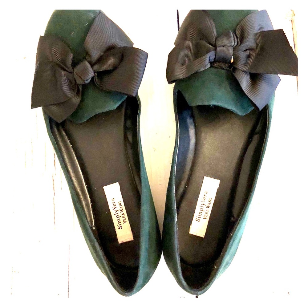 Vera Wang Green Flats